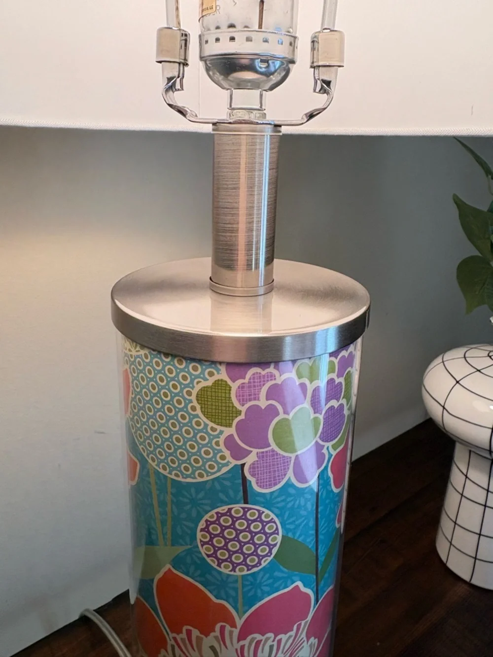 Modern Lamp With Groovy 70’s Aesthetics - Picture 6 of 11